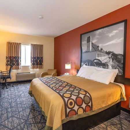 Super 8 By Wyndham Big Rapids Motell Exteriör bild