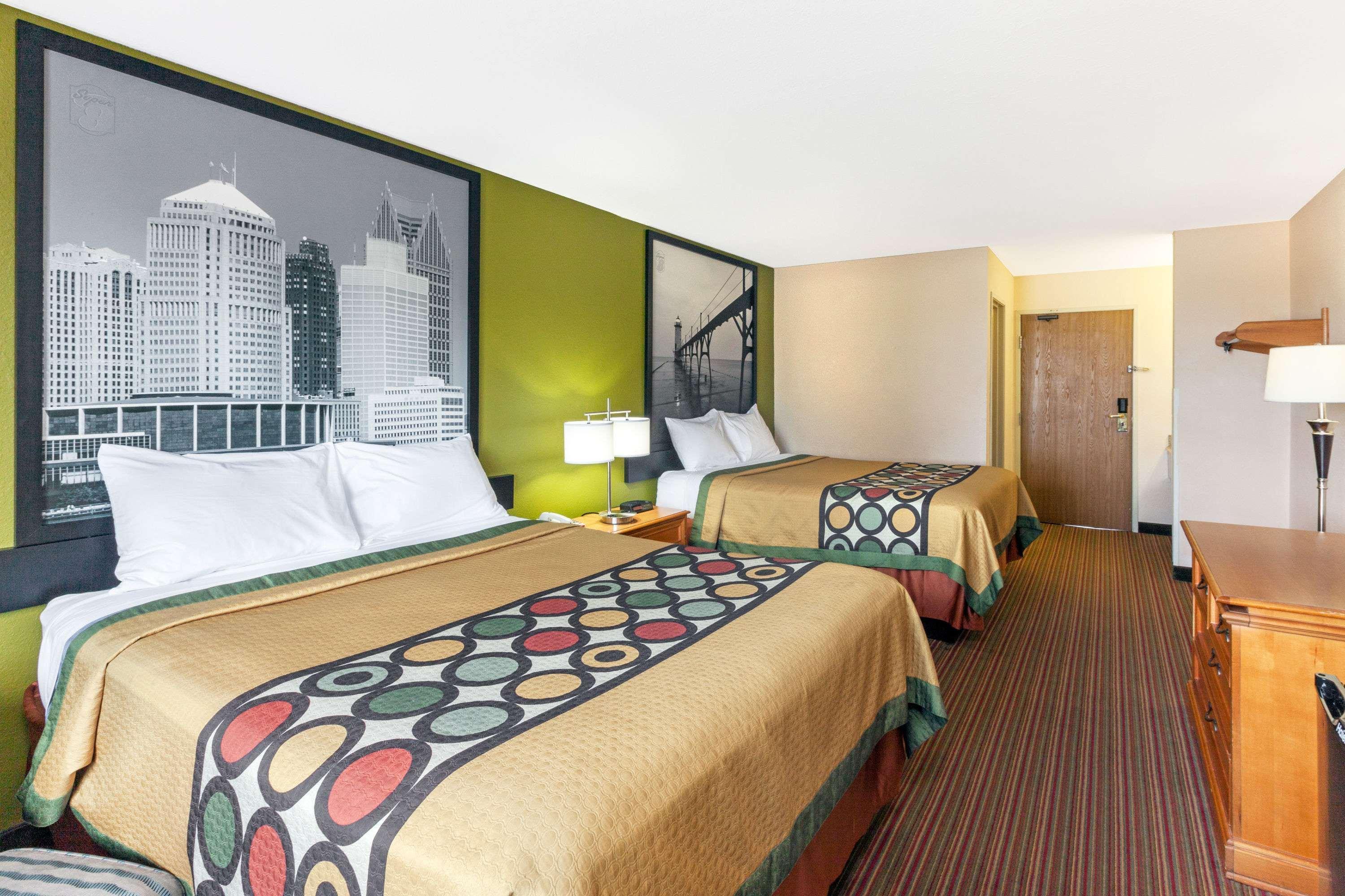 Super 8 By Wyndham Big Rapids Motell Exteriör bild