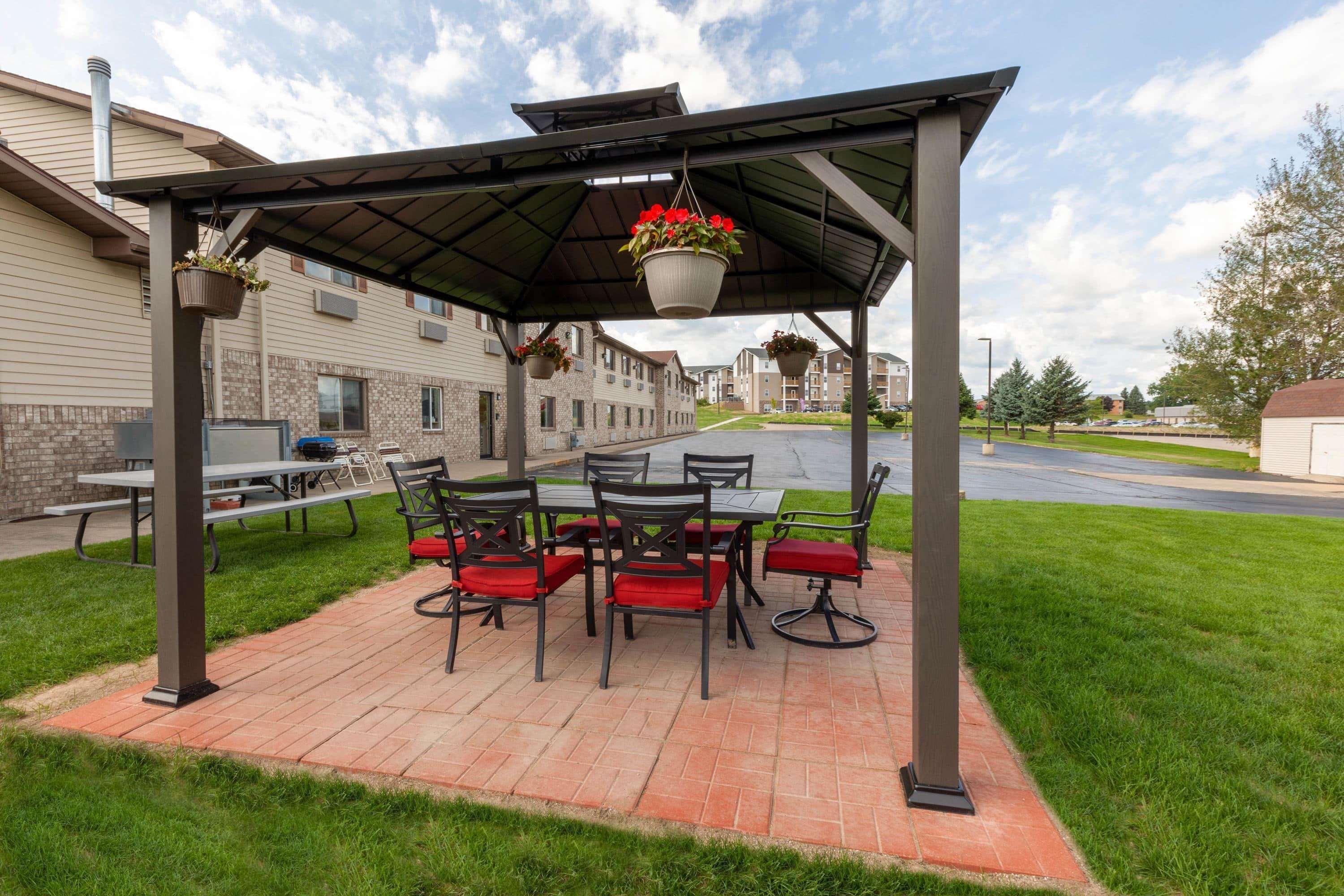 Super 8 By Wyndham Big Rapids Motell Exteriör bild
