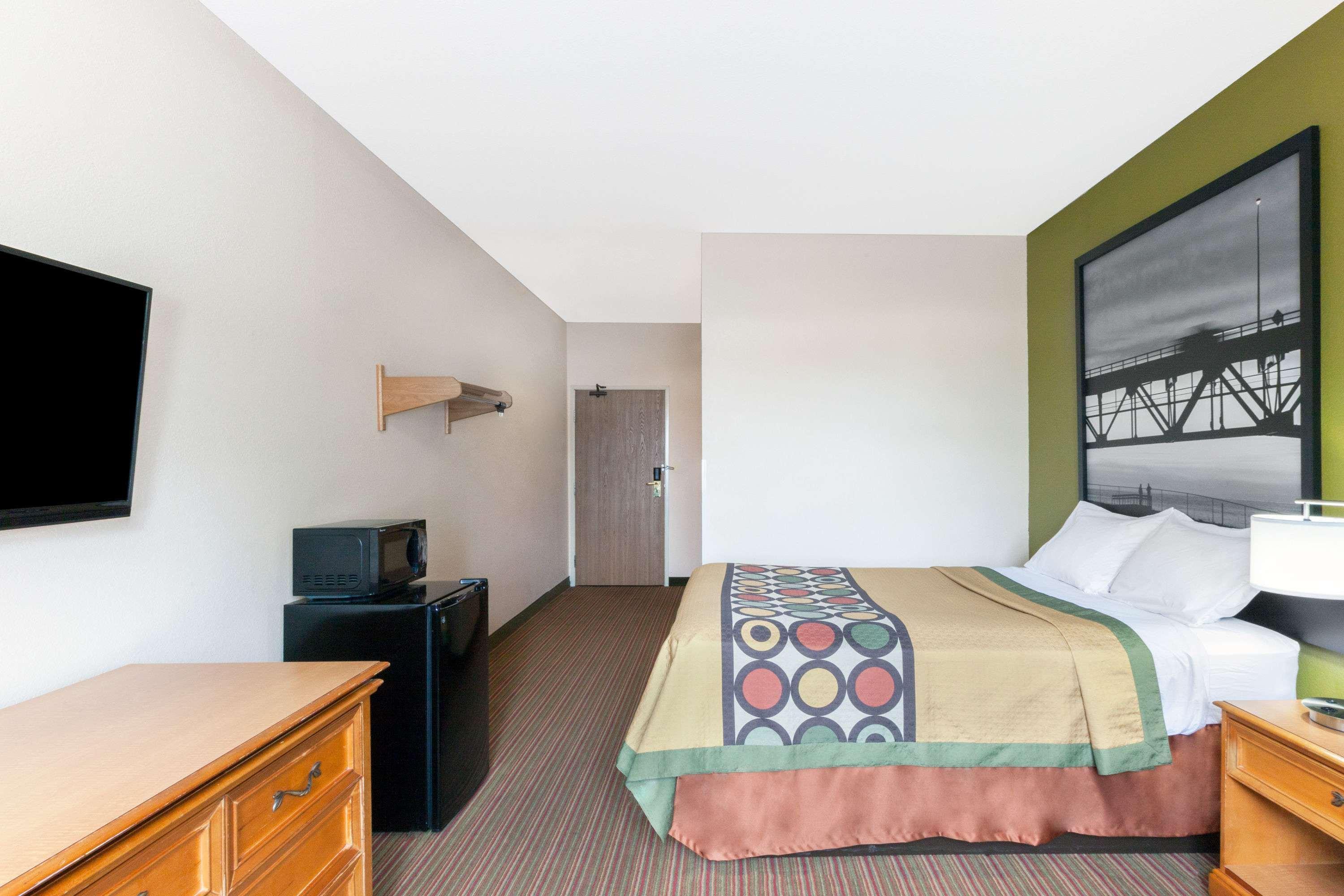 Super 8 By Wyndham Big Rapids Motell Exteriör bild