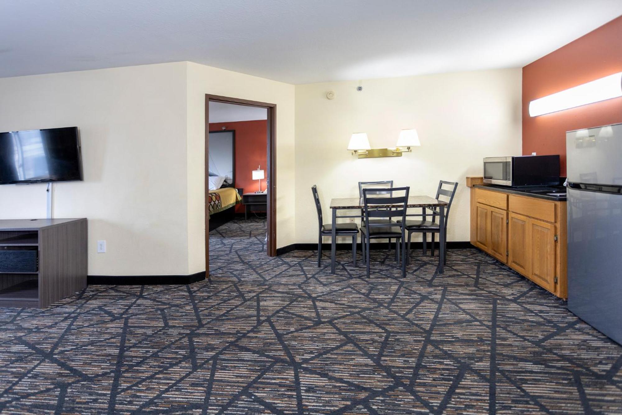 Super 8 By Wyndham Big Rapids Motell Exteriör bild