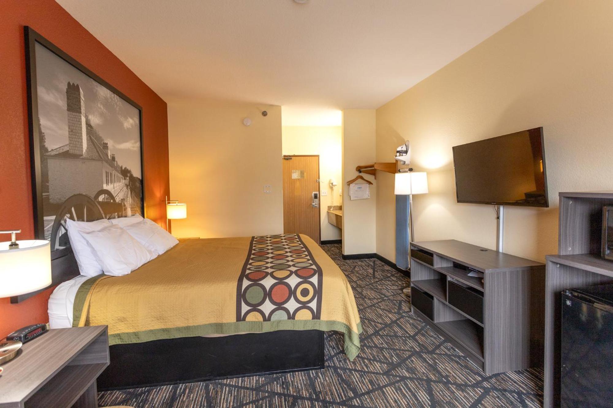 Super 8 By Wyndham Big Rapids Motell Exteriör bild
