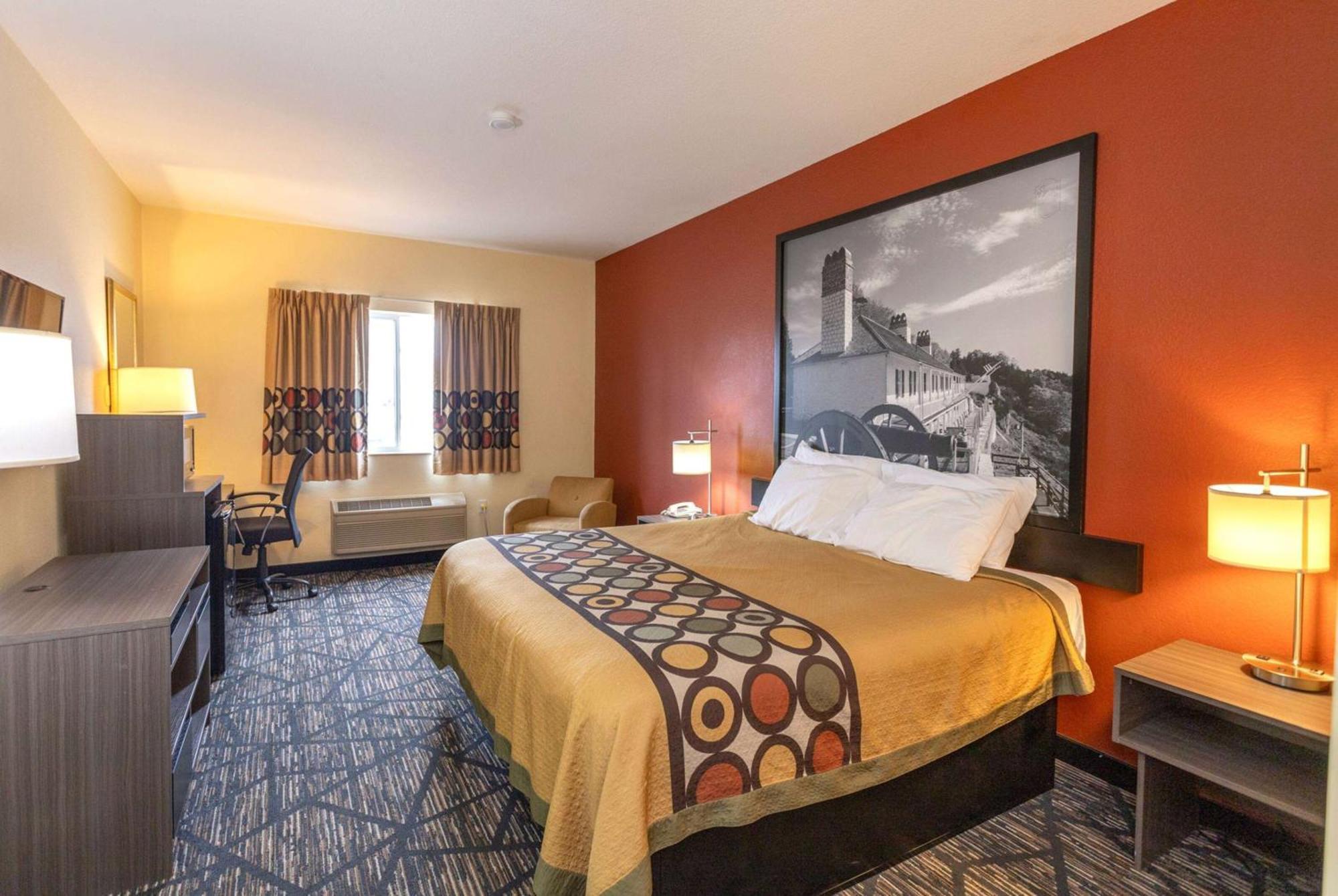 Super 8 By Wyndham Big Rapids Motell Exteriör bild