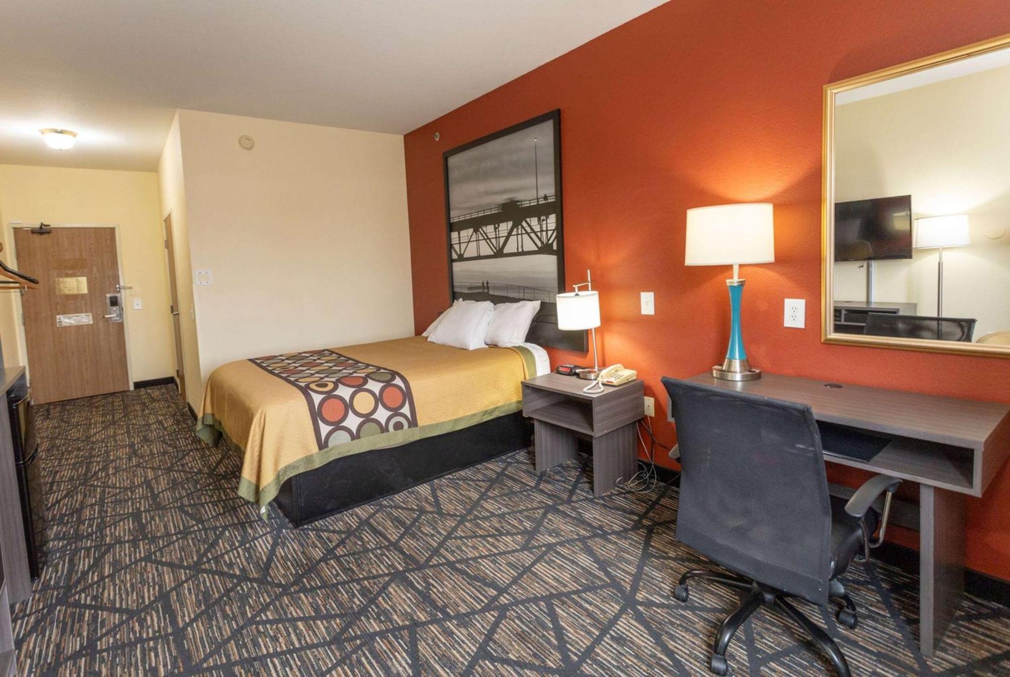 Super 8 By Wyndham Big Rapids Motell Exteriör bild