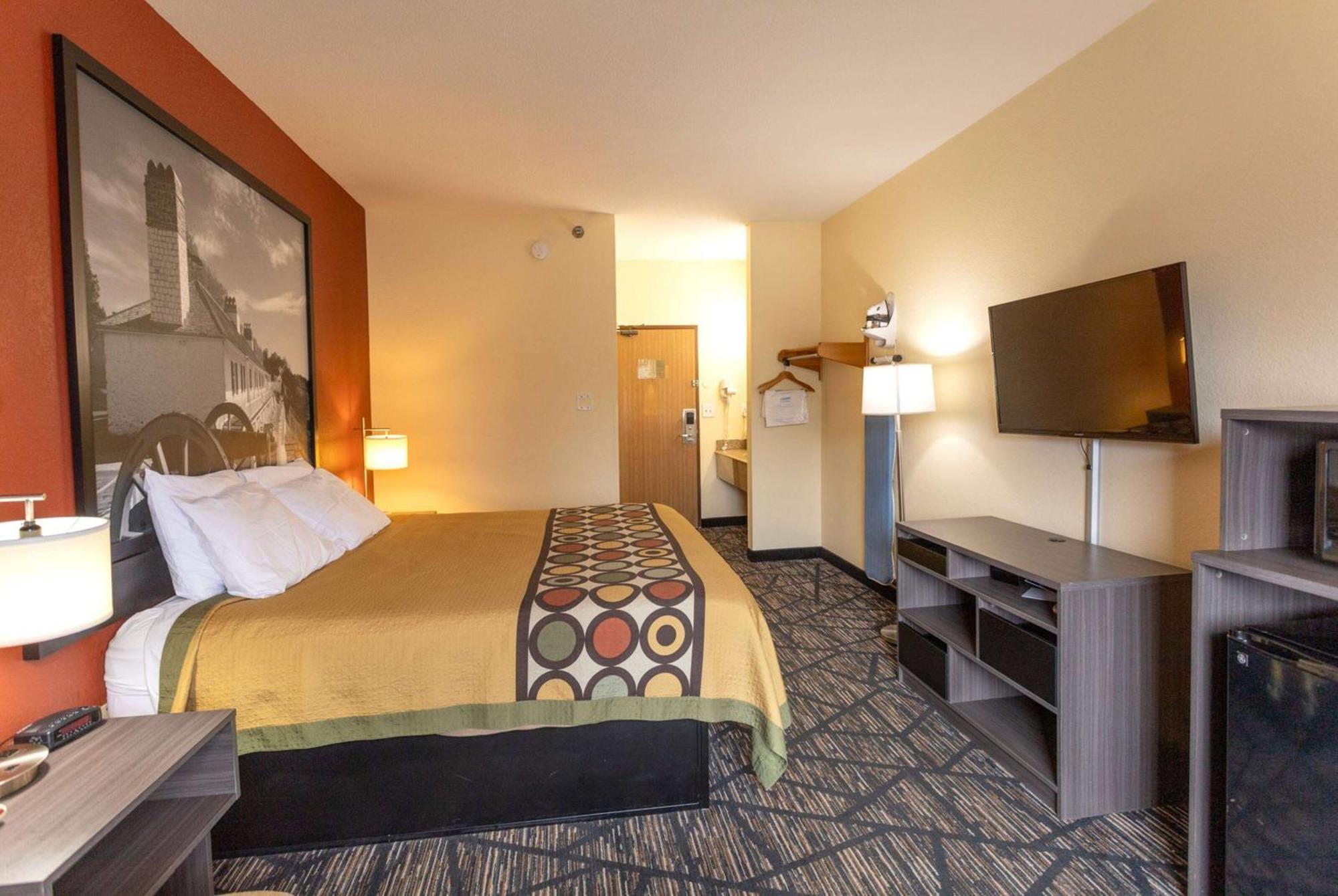 Super 8 By Wyndham Big Rapids Motell Exteriör bild