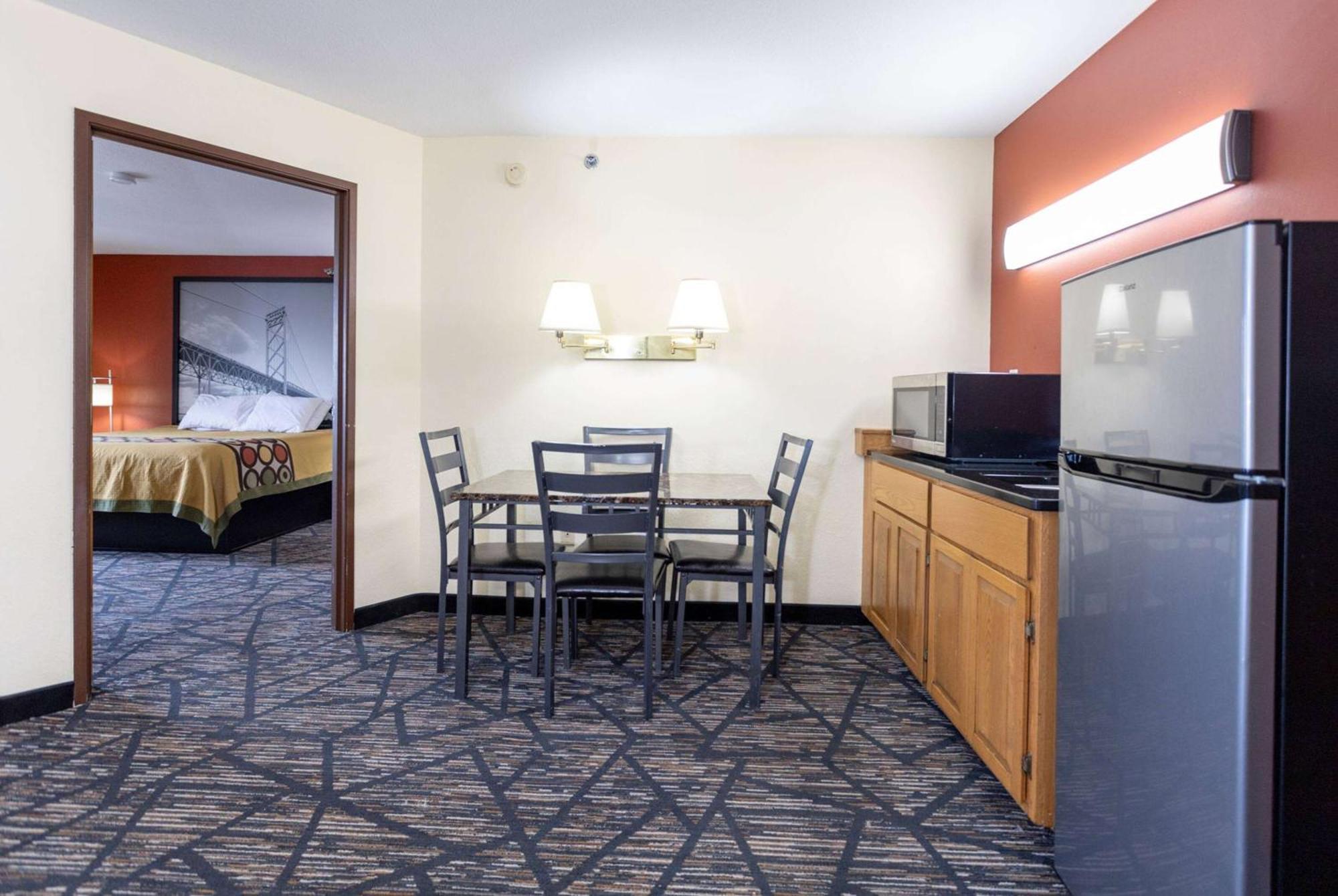 Super 8 By Wyndham Big Rapids Motell Exteriör bild